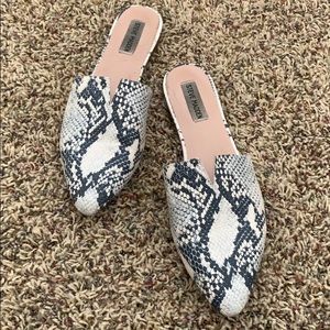 Steve Madden snake print slides